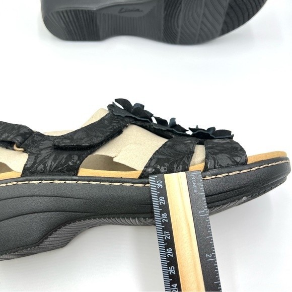 Clarks Women's Merliah Sheryl Black Leather Floral T-Strap Wedge Sandals Shoes 9 - Picture 11 of 12